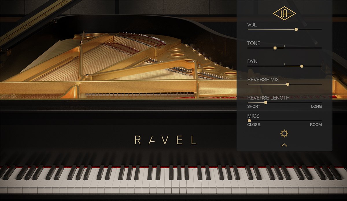 Ravelの画面の拡大。グランドピアノの内部と鍵盤が表示され、右にVol、Tone、Dyn、Reverse Mix、Reverse Length、Micsのスライダーがある
