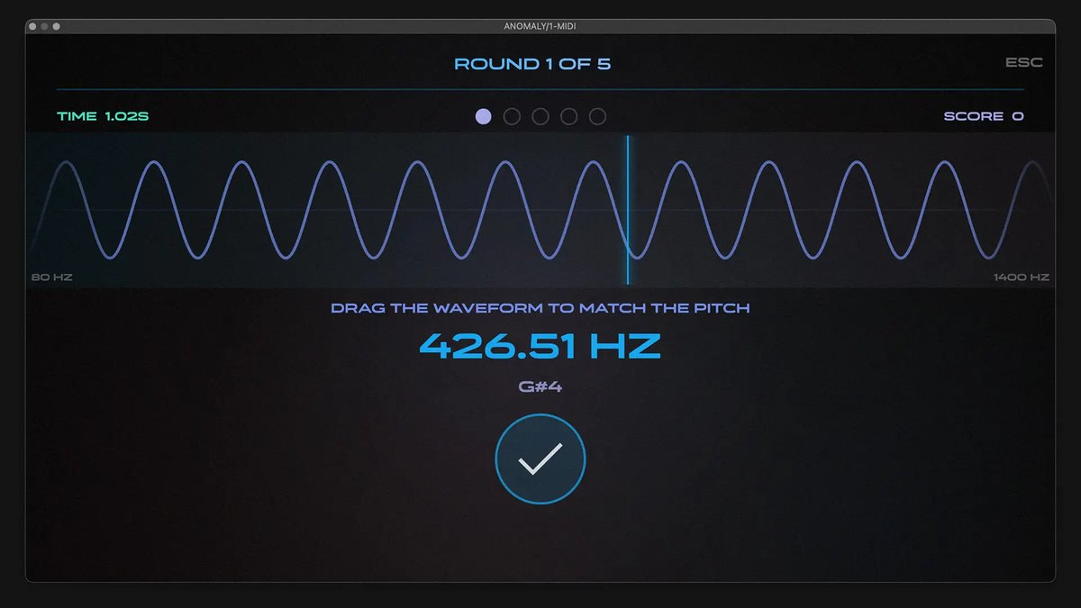 ANOMALYの耳のトレーニングの画面。「ROUND 1 OF 5」と波形が表示され、「DRAG THE WAVEFORM TO MATCH THE PITCH」の文字がある