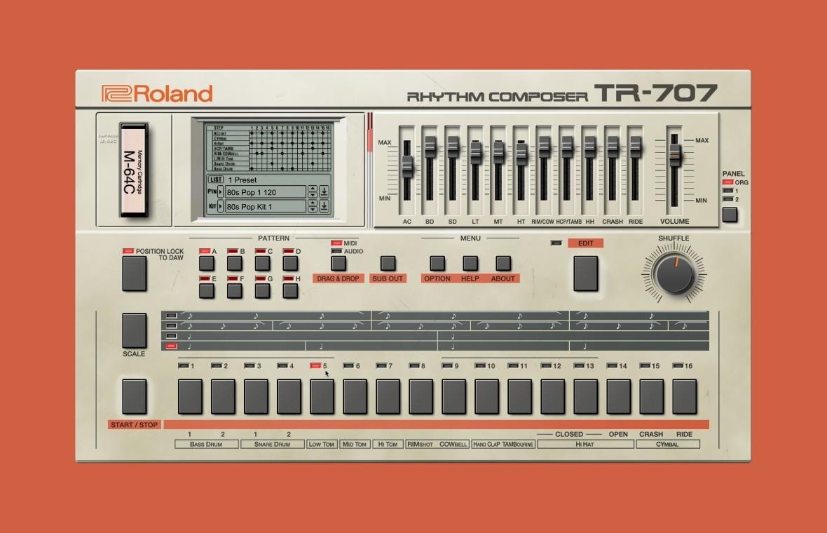 TR-707の画面。中央に液晶表示、右に楽器ごとのフェーダー、下にステップボタンが並ぶ