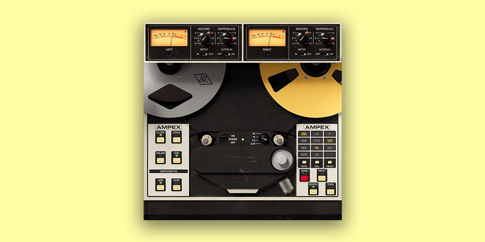 Ampex ATR-102の画面。上部のパネルが開いて、EQ、HUM・HISS・WOW・FLUTTER、NOISE、WOW & FLUTTER、TAPE DELAYなどの設定が表示されている