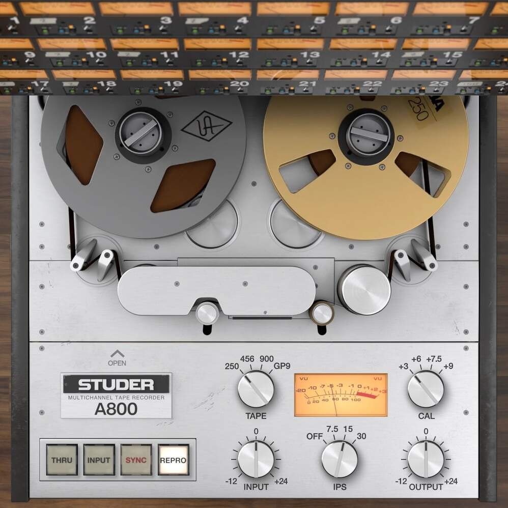 Studer A800の画面。上にチャンネルのメーター、中央に2つのリール、下にTape、Cal、Input、IPS、Outputのつまみとボタンが並ぶ