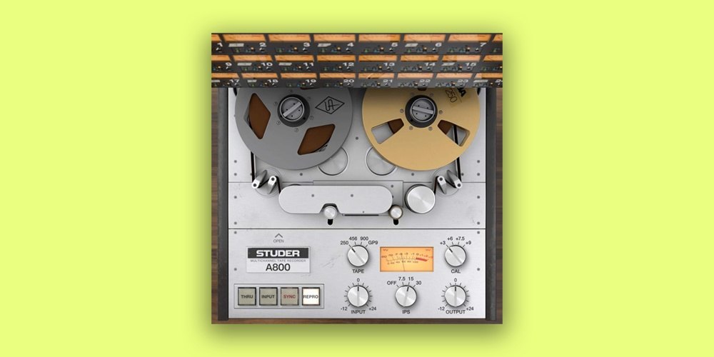 黄緑色の背景に、Studer A800の画面が1つ置かれている